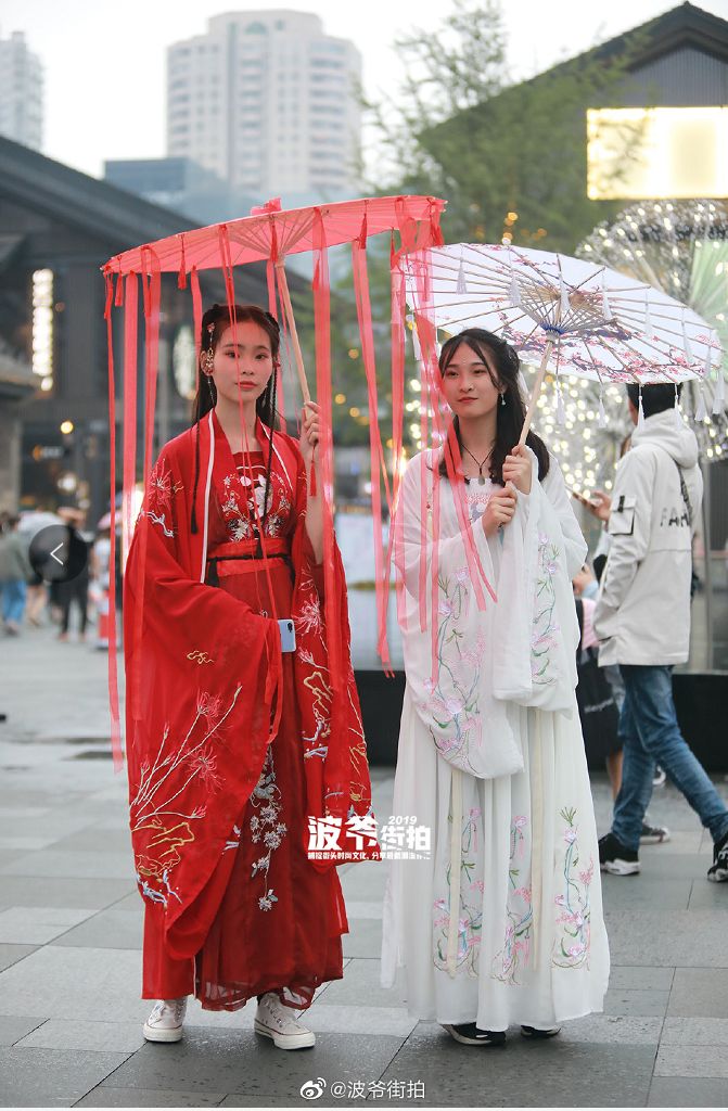 好看把绝美汉服当最in潮牌穿出街成都这一届年轻人太秀了