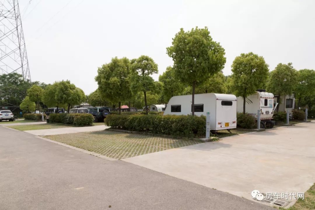 房车时代带您初探牛首山"世凹桃园"房车露营基地