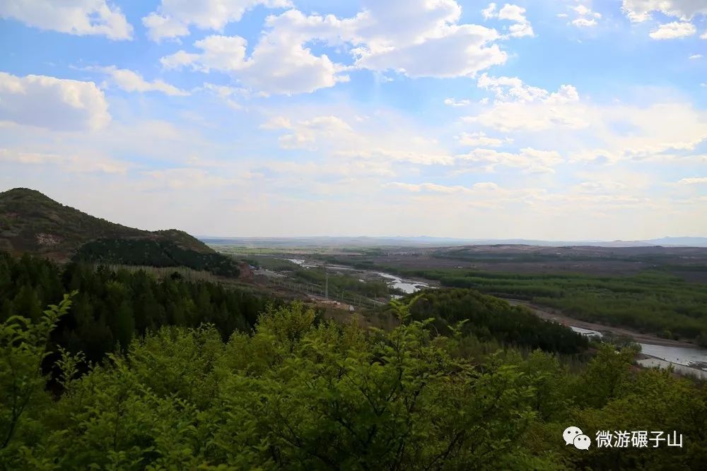 碾子山地處大興安嶺東麓餘脈,位於齊齊哈爾西北部,距中心城區直線距離