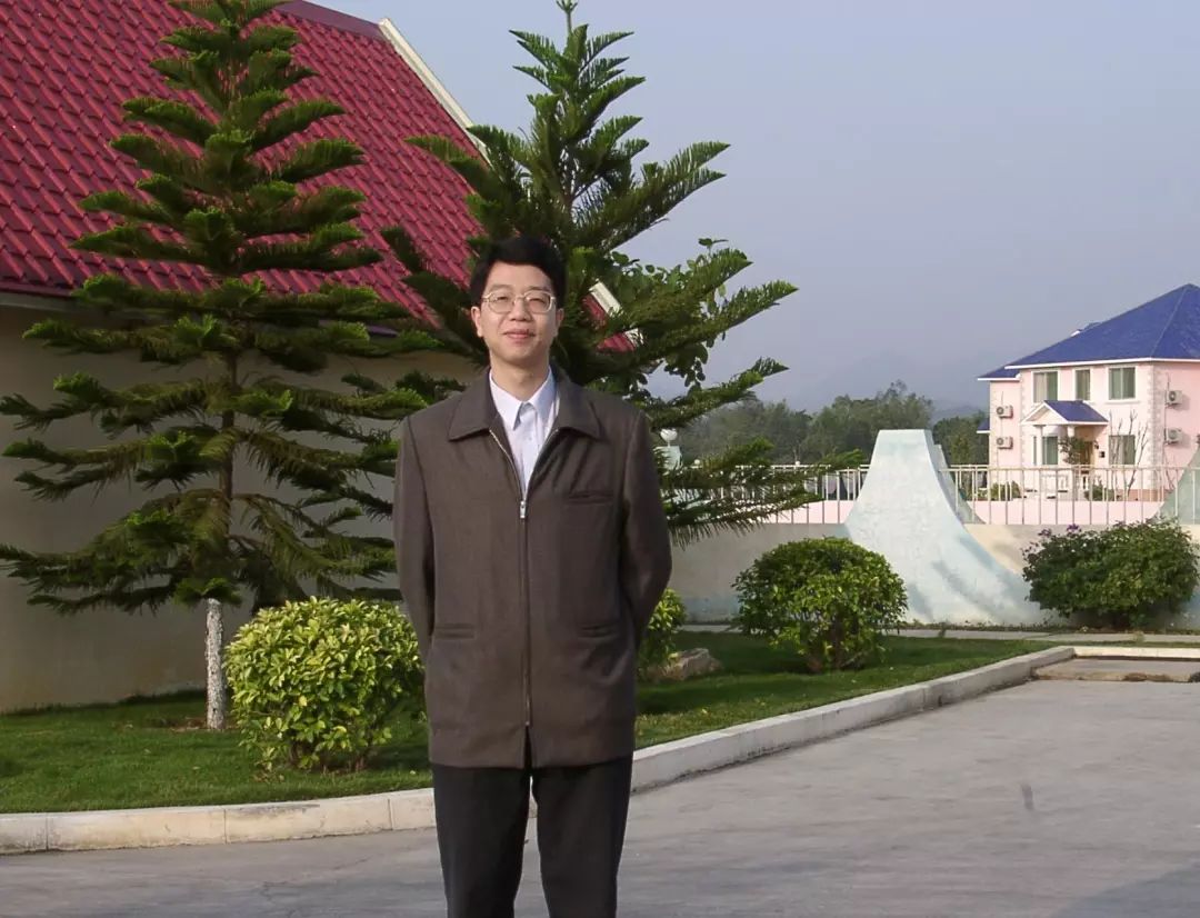 局教研室科研办主任,华南师范大学教育技术专业硕士生导师兼职教授