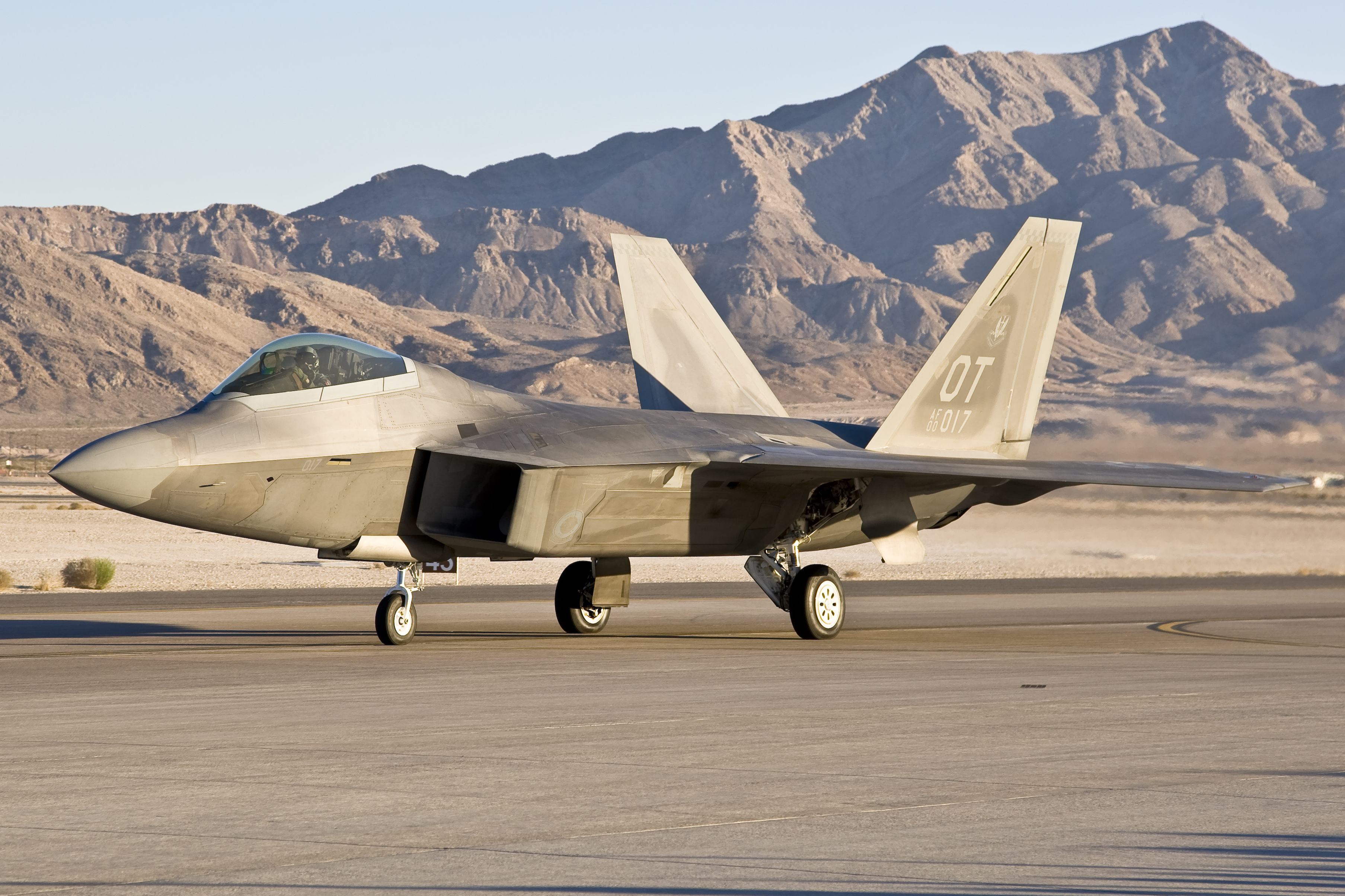 f-22有个重大的问题,飞行员早就上报了,一直没有得到解决_战斗机