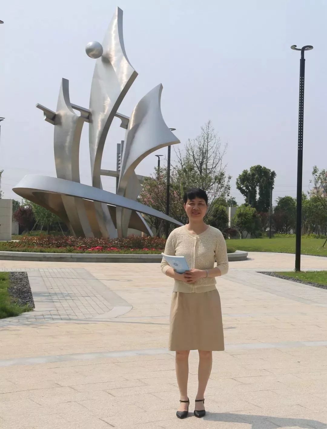 金老师坦言,我只是做着本分的工作,这份荣誉和幸运是龙港高级中学大