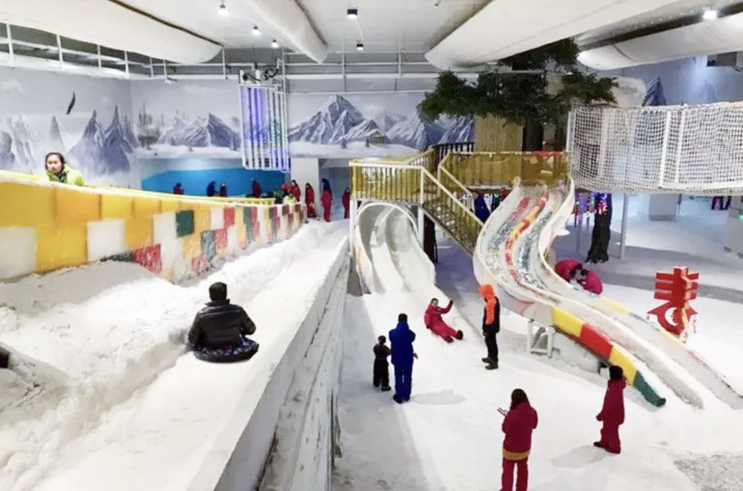 乐园,设有滑雪圈,冰滑梯,雪地索道,冰迷宫,冰上碰碰车等众多冰雪娱乐