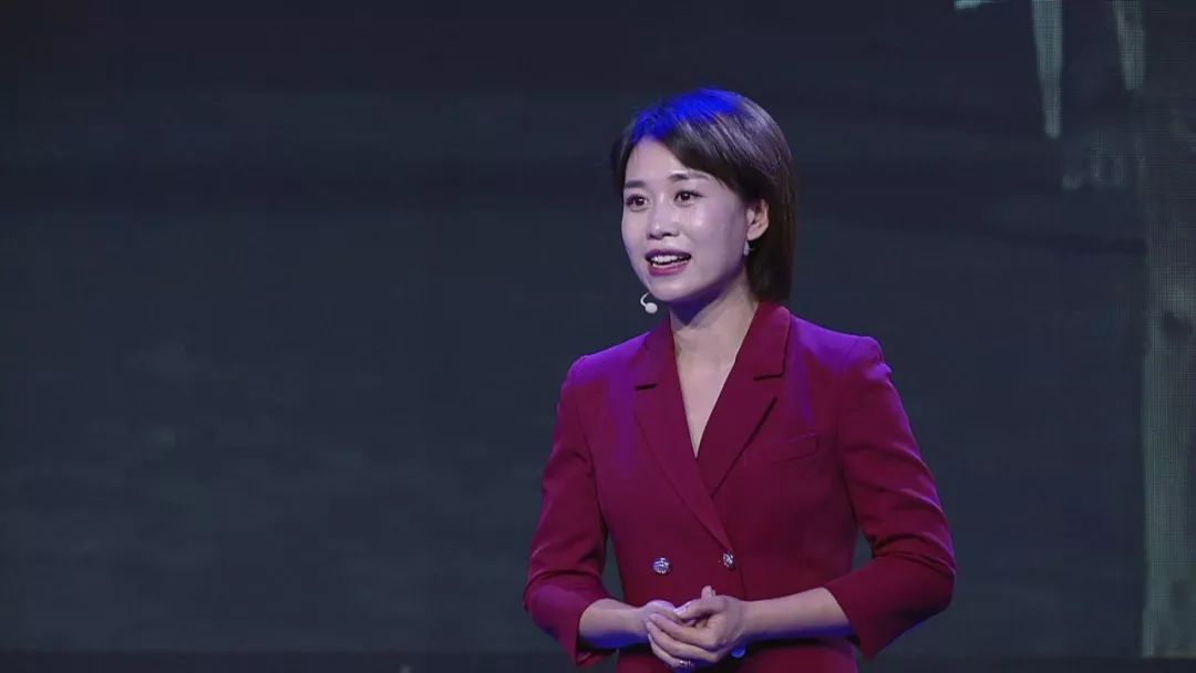 昨天在南通广播电视台的演播厅里这些人讲述了