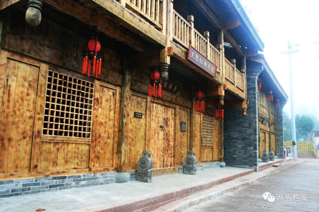 位于陕甘川三省五县交界的地方,是两当棚民文化的重要地域,民俗文化与