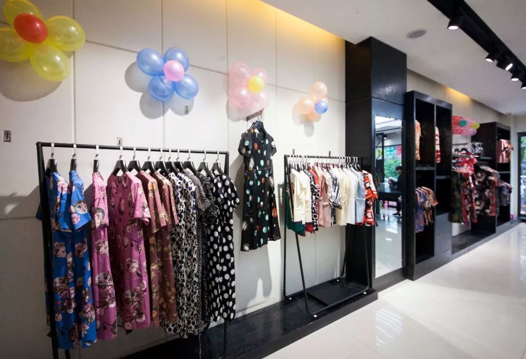七一路上这家丝绸旗袍店真厉害要给全周口的母亲发福利