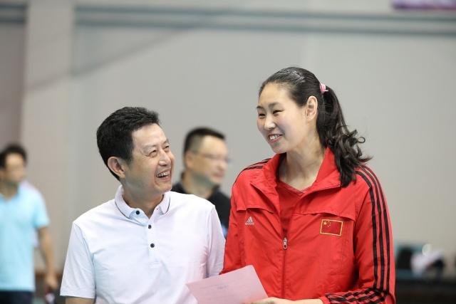 中国女排前主帅陈忠和近况:今62岁享退休生活,女儿颜值高已成家
