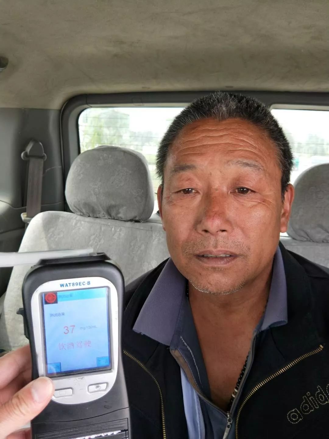 辛某田14时许在韩老家路口查获鲖城镇大夏行政村居民酒精含量为23mg