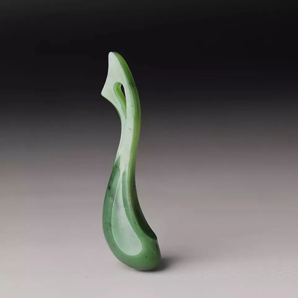 这性感个性前卫的玉雕该如何定调