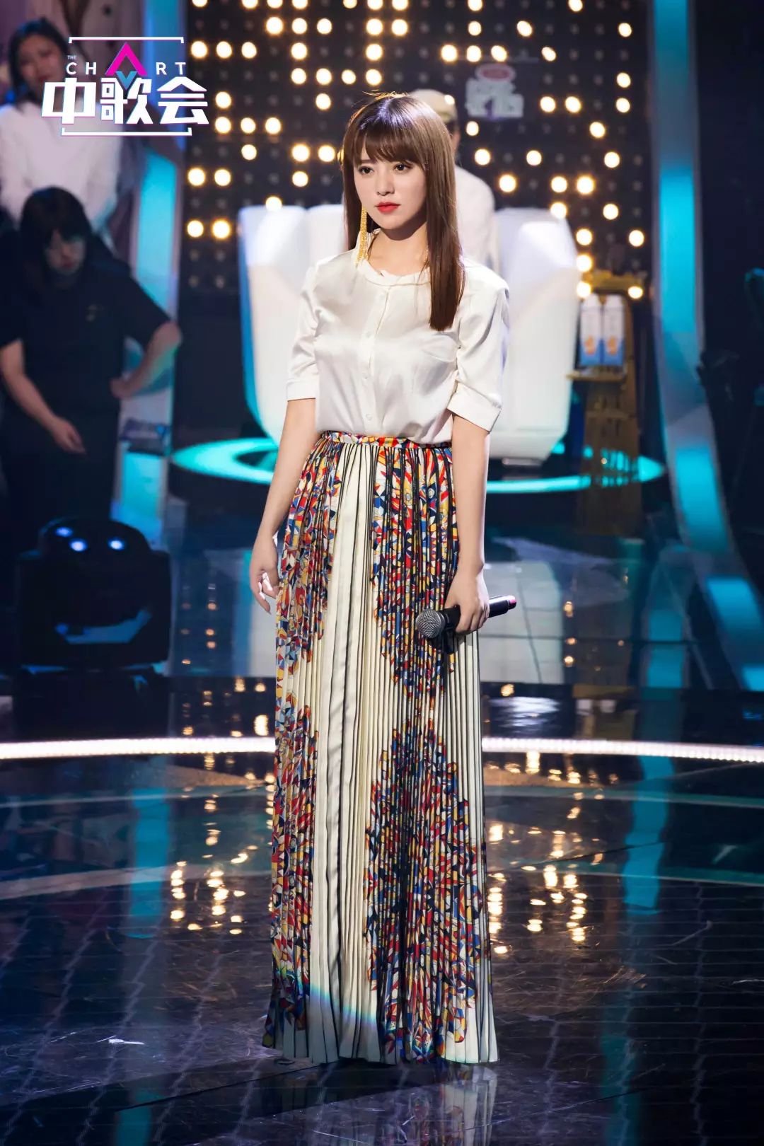 中歌会乐坛实力唱将集结腾格尔赵传黄绮珊周晓鸥同台打榜