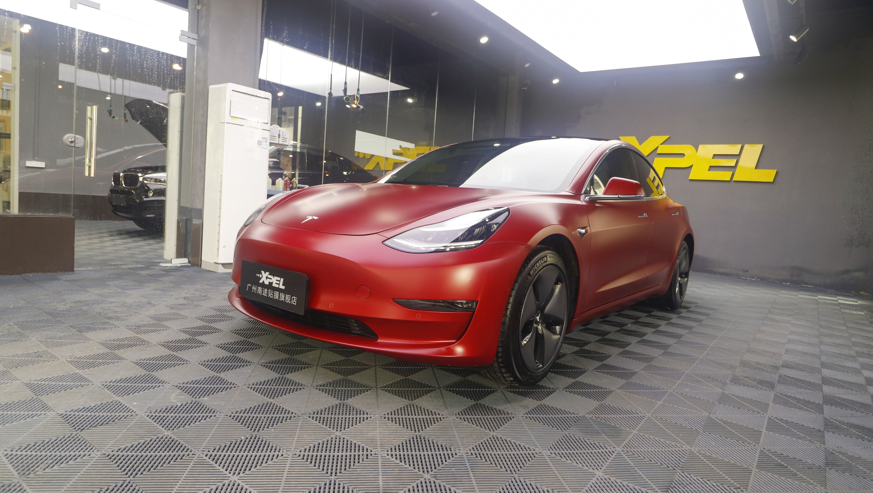 特斯拉model3贴了劣质车衣有哪些危害