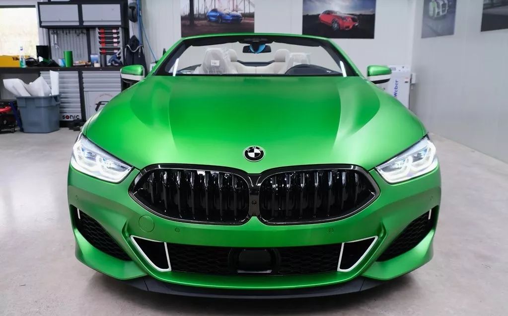 哑光氪绿色车漆下的性能猛兽,实拍全新宝马m850i敞篷版