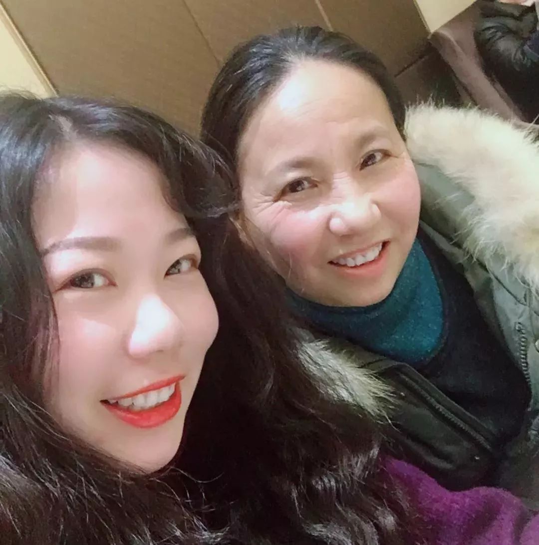 南充他们和母亲的一张合影每一张都是浓浓的爱
