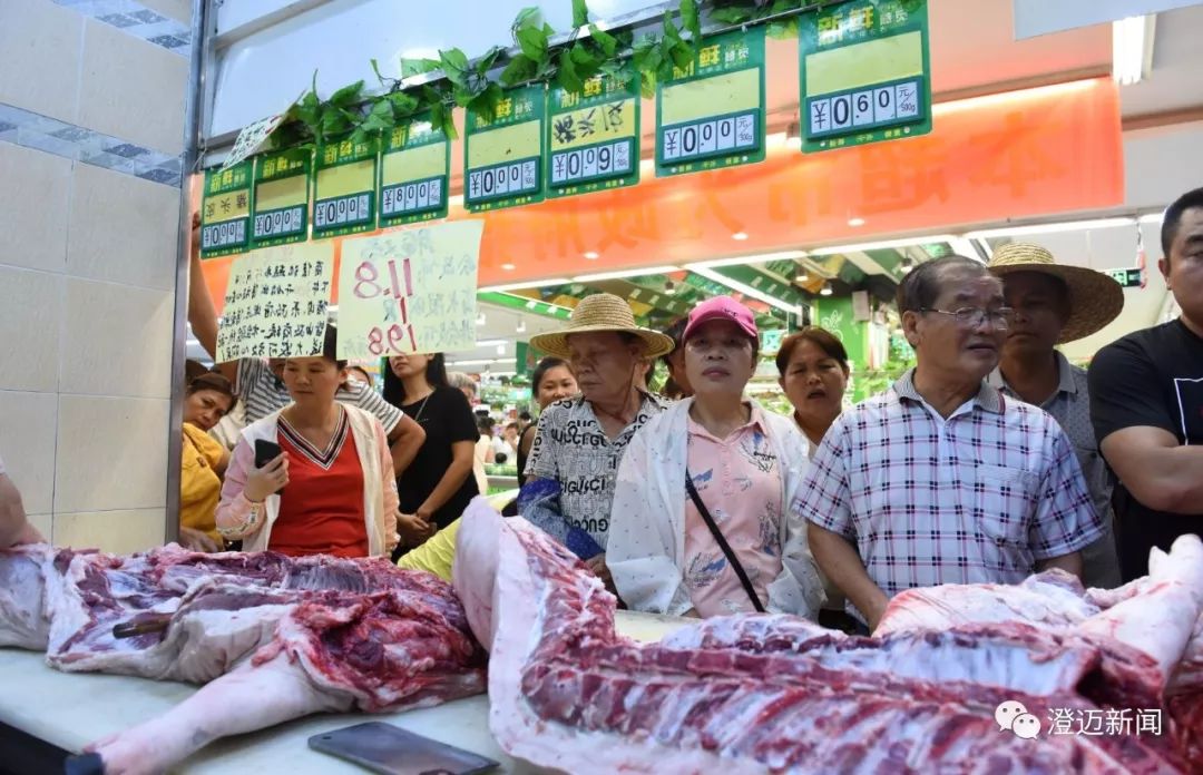 防控非洲猪瘟澄迈首批8个放心猪肉点开售市民排队抢购