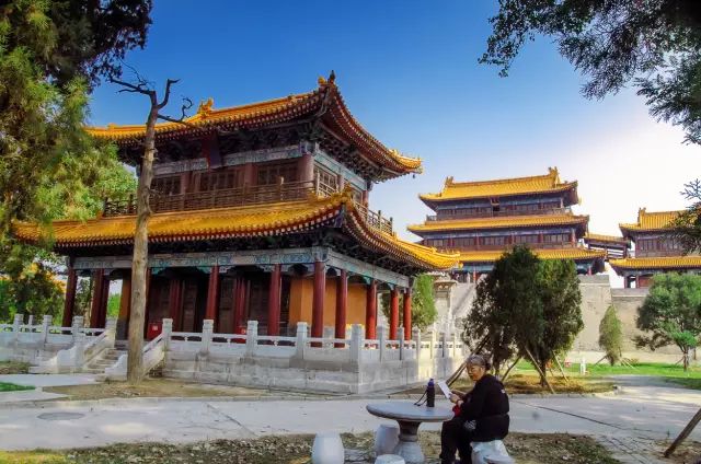 去西岳庙感受两千年历史的沉淀听一场荡气回肠的老腔此外,华山景区还