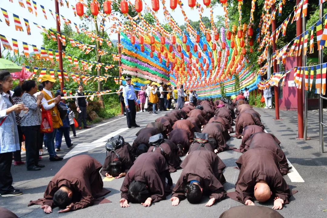 沙县淘金山母亲节万人报恩朝拜盛大空前