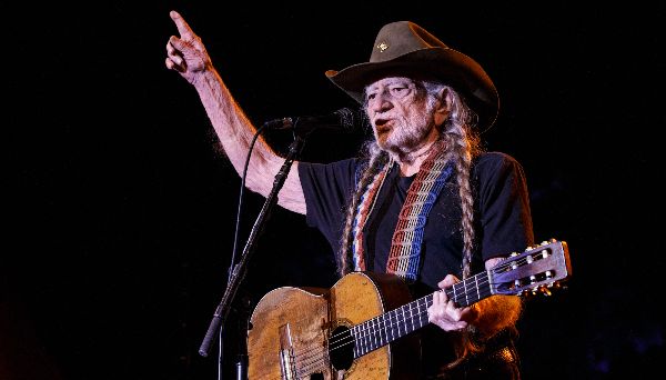 outlaw country教主——威利·纳尔逊(willie nelson)1970年初,望利