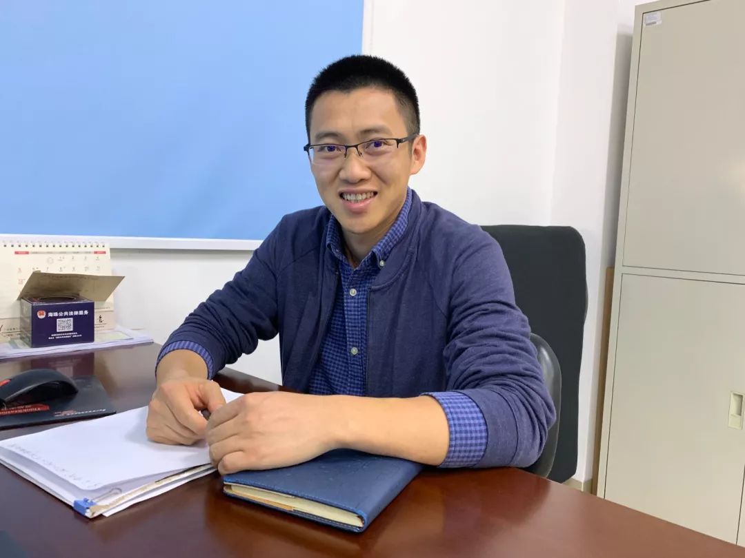 海珠区十佳调解能手黄振华为群众排忧解难做一名暖心调解员