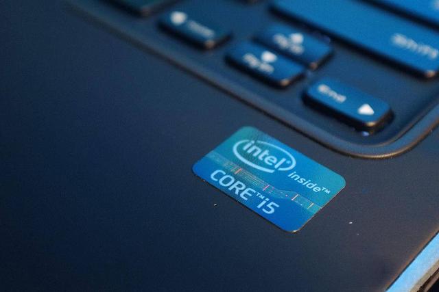 英特尔为了推动"intel inside"的影响力和辨识度,与众多的品牌厂商和