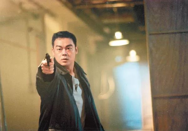 铁探垶sir原型是他遭ak爆头仍生还香港首位非因公殉职葬入浩园的警察