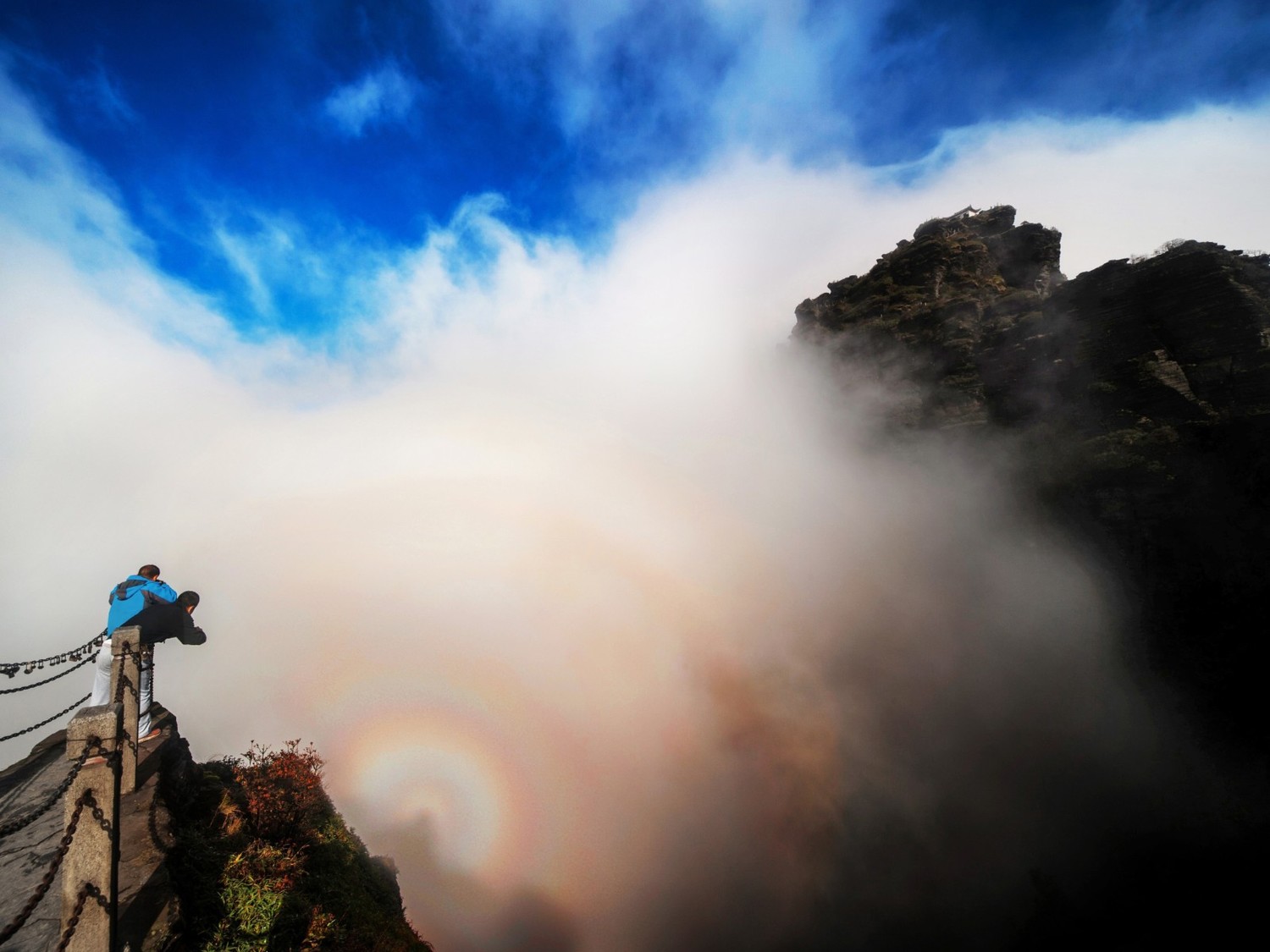 而梵净山是所有名山中,佛光出现频率最高的地方.