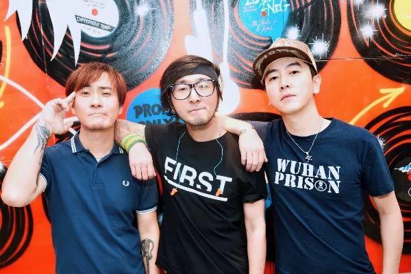 明星制造反光镜乐队512