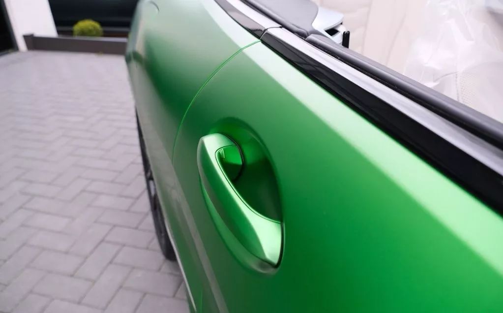 哑光氪绿色车漆下的性能猛兽实拍全新宝马m850i敞篷版