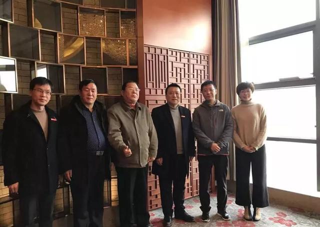 牛义乌这位老板一口气为母校捐赠了658台空调