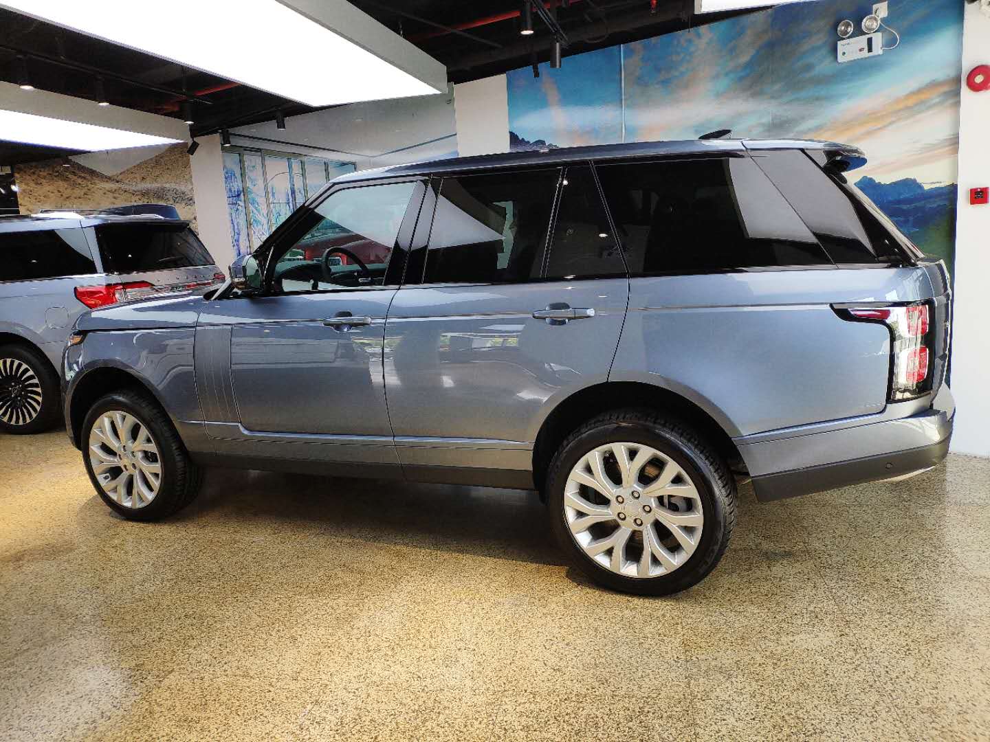 2018款路虎揽胜行政最新颜色