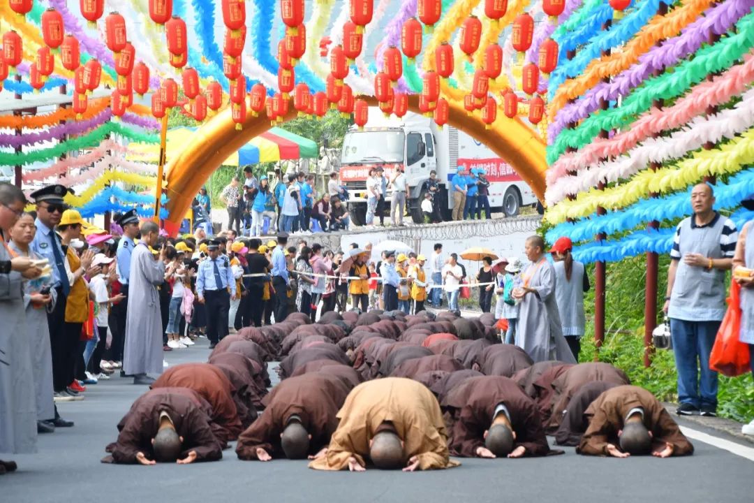 沙县淘金山母亲节万人报恩朝拜盛大空前