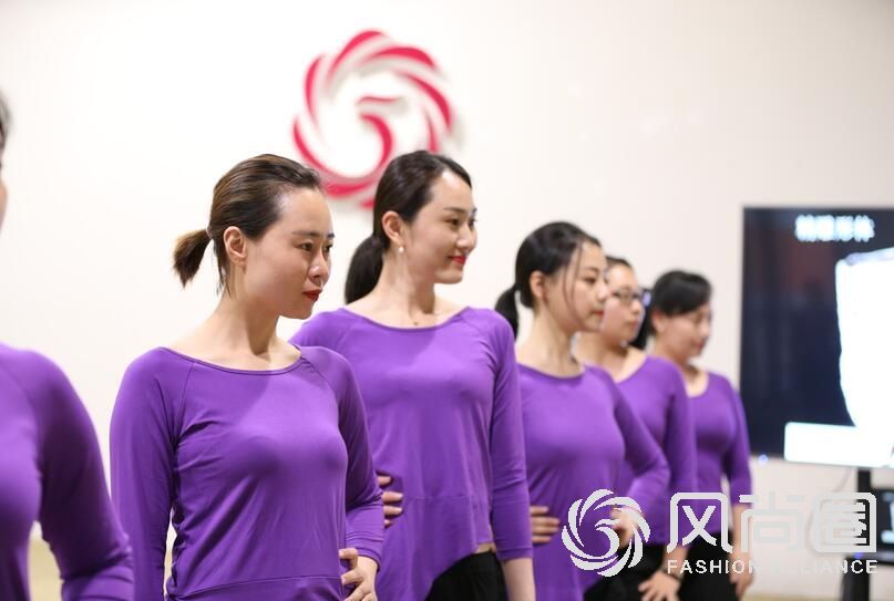 风尚圈形体训练第三天：越优秀的女人越爱学习