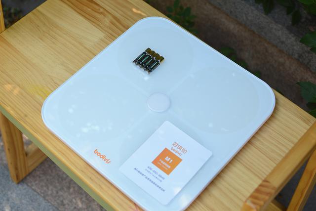 清华同方出品了一款体脂秤,能够检测体脂还能给出合理建议