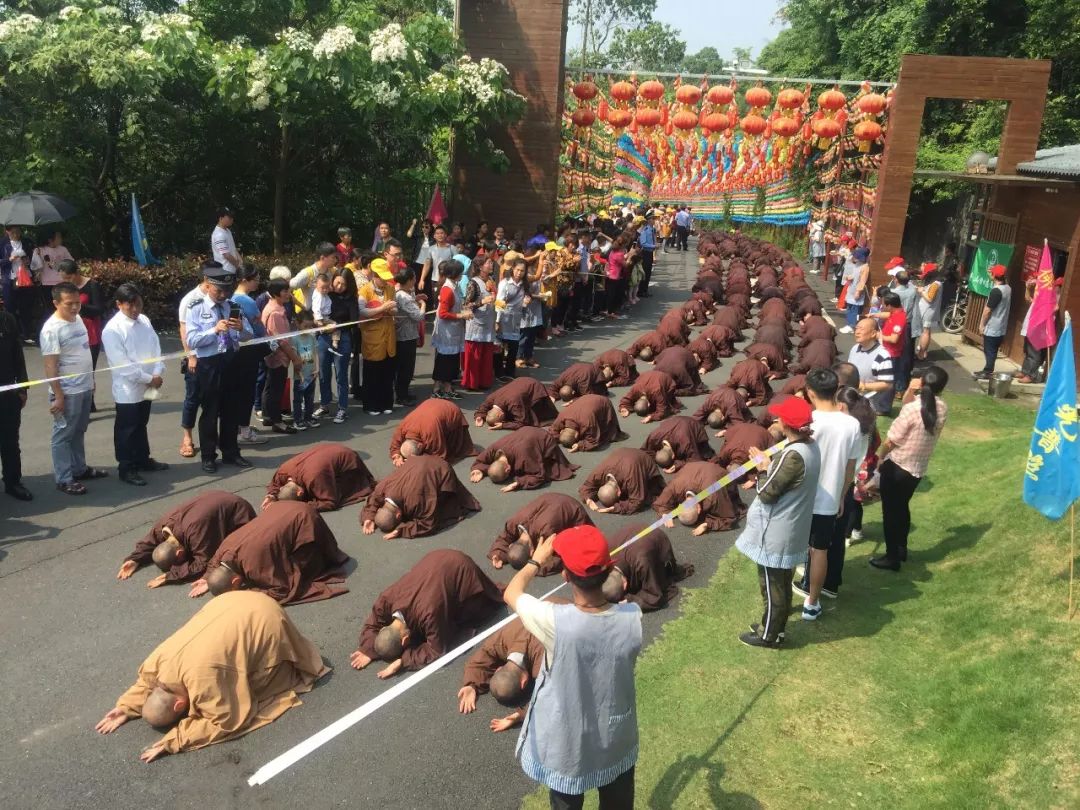 沙县淘金山母亲节万人报恩朝拜盛大空前