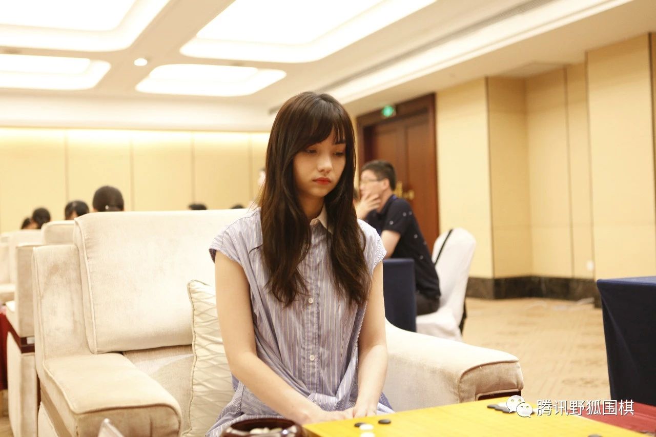 陆敏全五段vs杨子萱二段之战全场最后结束,几乎赢定的杨子萱形势判断