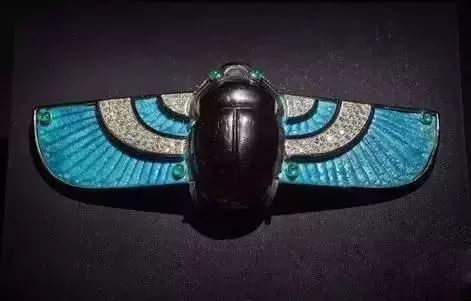 滚粪球的圣甲虫化身珠宝后美艳极了