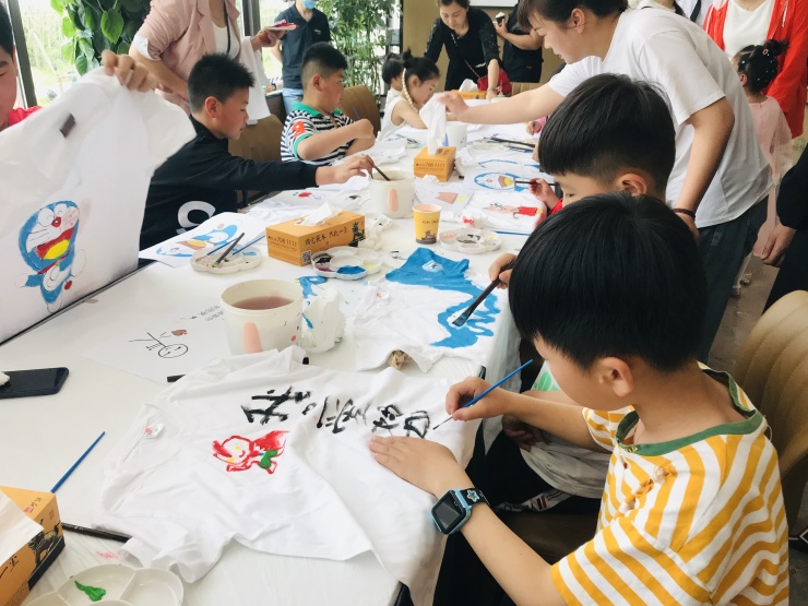 感恩母亲节皖新国玺亲子t恤diy活动温馨启幕