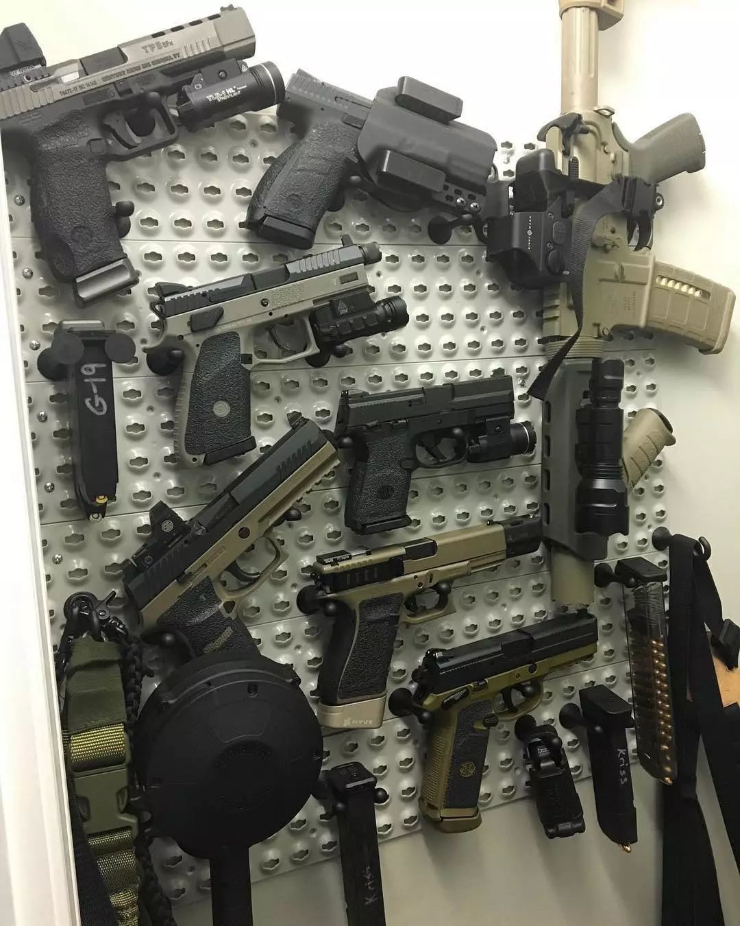 想挂哪挂哪peglock枪械陈设系统美图
