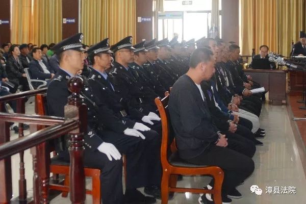 大快人心定西12人黑恶势力团伙被公开审理互联网全程直播