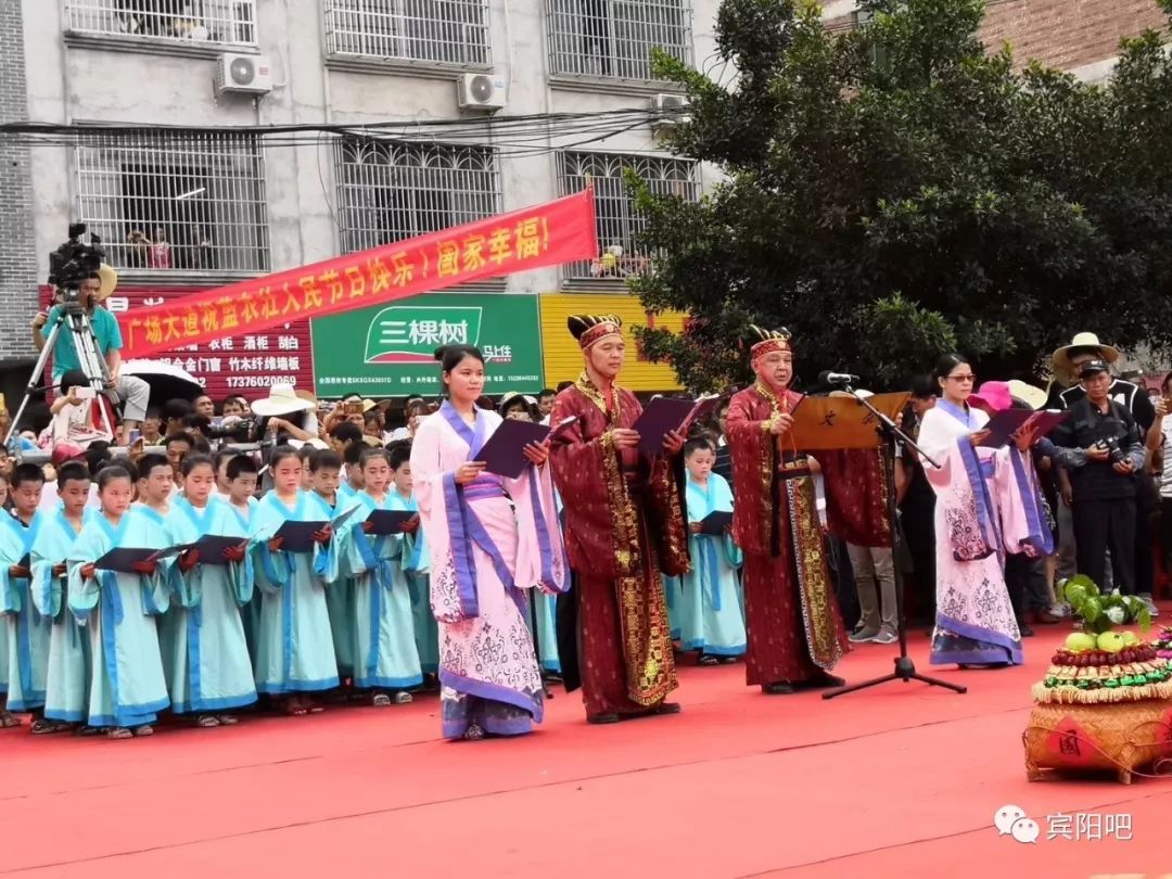 这个周末热闹无比宾阳四月初七胜利节四月初八圩逢节人山人海