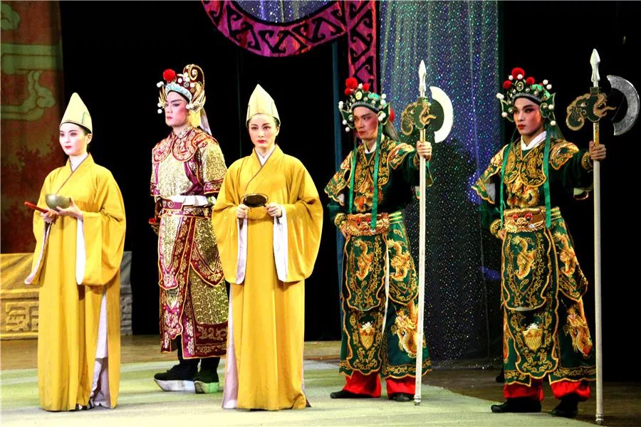 74经典潮剧《张春郎削发》在韶关剧院继续上演,韶关戏迷热烈捧场
