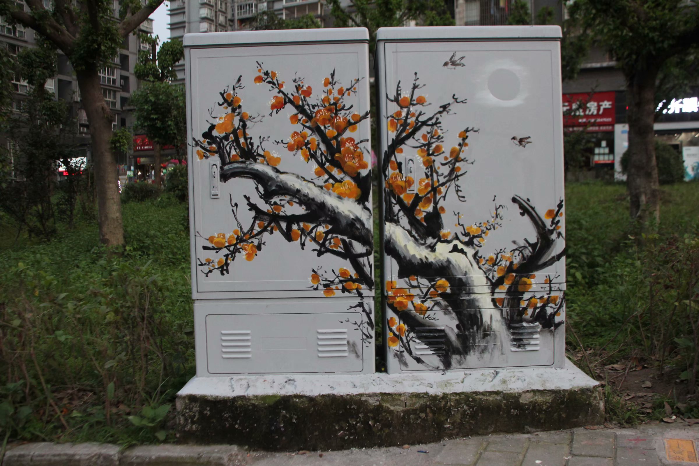原创重庆街头现"画廊"20个配电箱"穿新衣"变脸国画涂鸦
