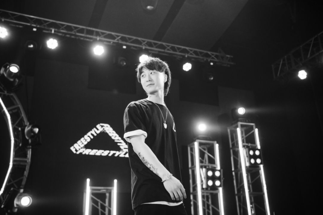 贝贝丁飞蛋堡ar八贼cee丨盘点中文说唱史历代押韵狂魔