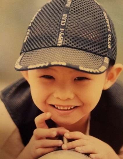 权志龙真的是从小帅到大,最后一张海边冲浪,龙粉:人比景美_bigbang