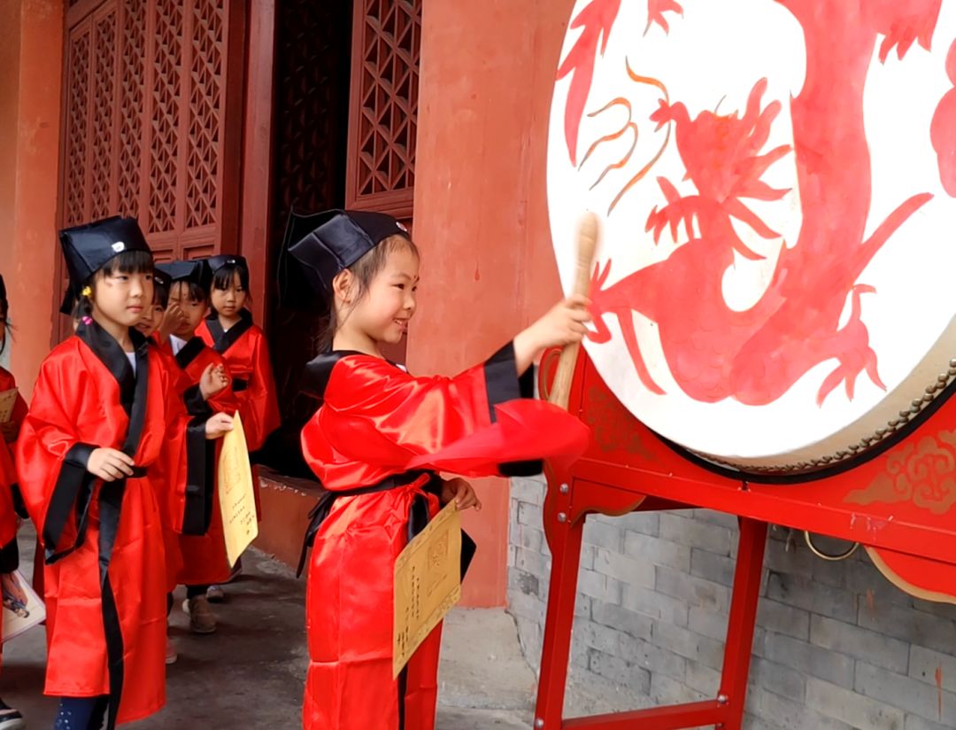 星威研学人生第一课开笔礼正衣冠点朱砂寓意孩子眼明心明