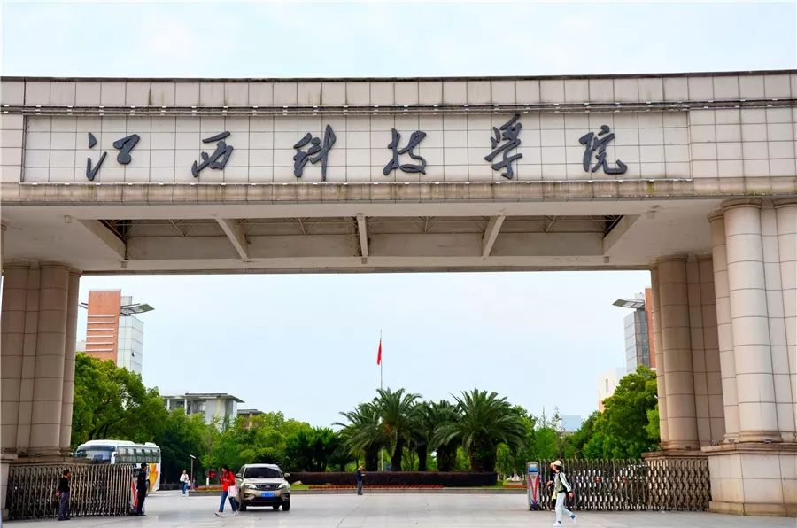 包围的众多学校里面可以说是瑶湖就是我大江科对,没错江西科技学院02