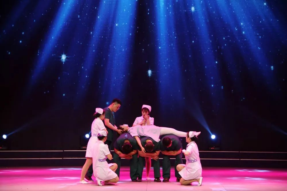 辽源白衣天使登台展示才艺