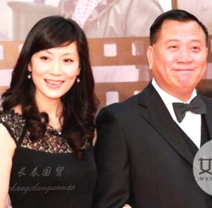 62岁万梓良的45岁妻子曝光从小就是他的影迷