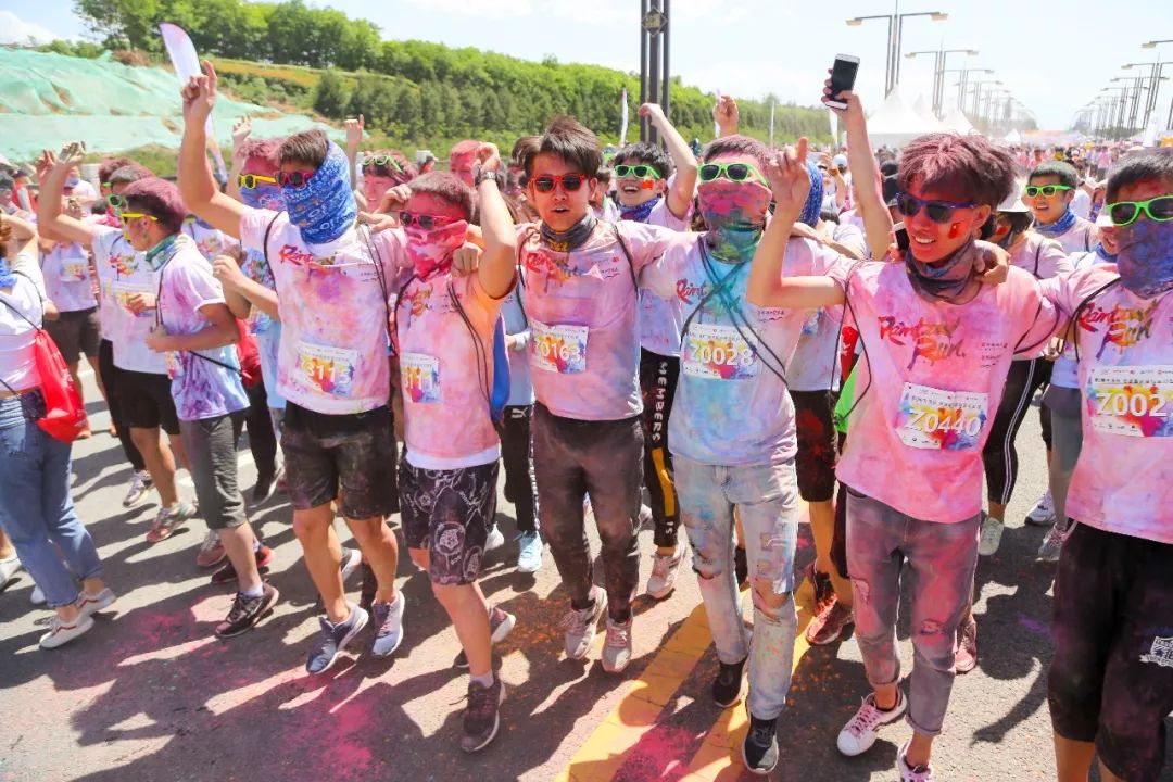 给你点颜色看看这场超燃的彩虹跑你来了吗