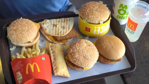 印度没有牛肉和猪肉,那麦当劳里卖什么汉堡,进去看后我服气