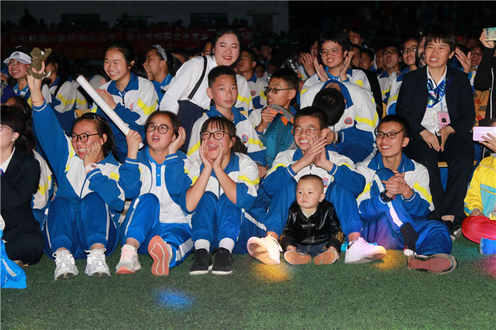 独山三中举办第七届校园文化艺术节